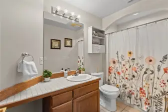 Main bath (upstairs)