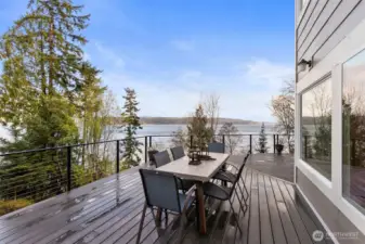 This 899 sq ft deck wraps around the front of the home capitalizing on ALLLLLL the views!