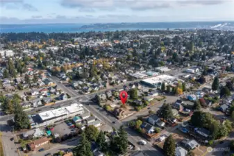 You'll love this Central Tacoma location. You are 2 minutes from the 6th Ave Business District, about 7 minutes from the Proctor District and 11 minutes from Ruston Way and Pt Defiance.