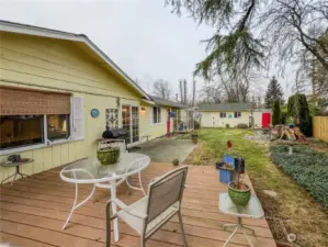 Wonderful deck and back yard, Perfect for summer time.