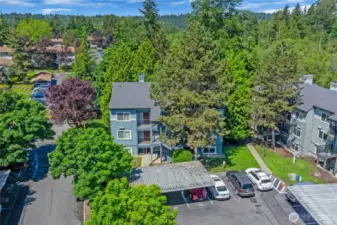 Ground floor unit in Kirkland Place offers 977 sq. ft. of well-designed living space with 2 bedrooms and 2 baths.