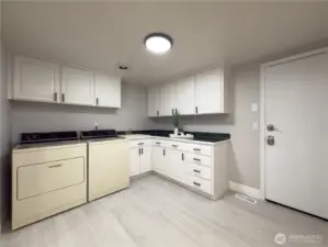 Mud Room w/ 2nd Laundry