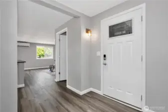Enter into this super cute home with all new laminate flooring