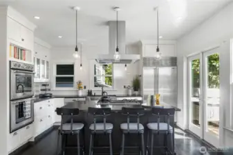 Fantastic Chef's kitchen with eat-at black honed granite counters