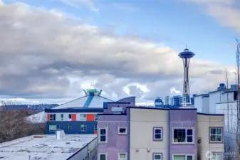 From the rooftop deck you can see Climate Pledge and the Space Needle. All of Seattle Center is right out your door: The Seattle Rep, The Ballet, The Opera, Pacific Science Center, Chihuly Glass Museum, Experience Music Project, Festivals, Food Court.. Endless entertainment and culture!