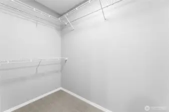 ~Primary Closet~