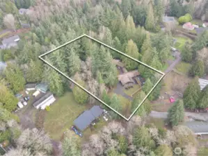 Overhead view of property with approximate boundaries in white.