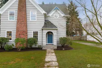 Historic 1890 home set on just shy of 1/2 acre. Convenient location close to parks, trails, shops, and restaurants.