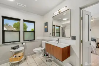 Main Flr Primary Bath