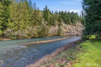 375' of Kalama River Frontage - Catch Your Dinner Every Night!