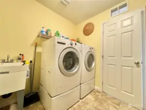Laundry room w/ sink