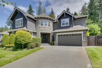 Beautiful & Architecturally Interesting, this resale from Luxury Builder Murray Franklin is far from ordinary ~ At almost 3600sqft with oversize 3 car tandem garage this home Lives Large!