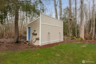 Shed w/ power!
