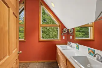 Upper level full bath