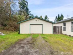 Over sized Two Car Garage plus bounus rooms