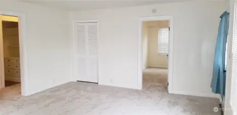 Upper unit Large Livingroom