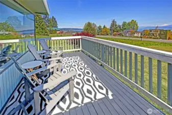 Stunning Sound and Mountain range views from this wonderful home on Cascade view drive!