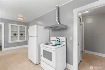 The stove/oven and refrigerator/freezer are included in the sale