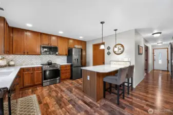 Kitchen w/ eat in area