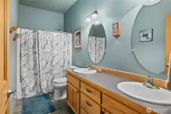 Full bathroom on the main floor.