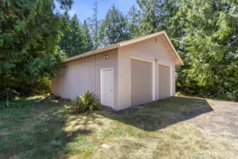 Detached garage