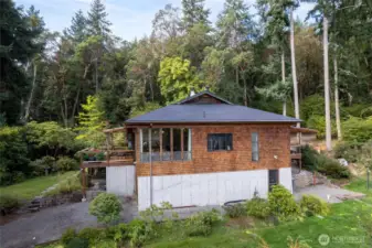 Enchanting FLW inspired,  Lightly wooded with amazing views