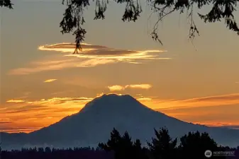 Imagine this view from the dining room - Good night Mt Rainier