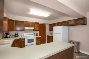 open Kitchen with peninsula island