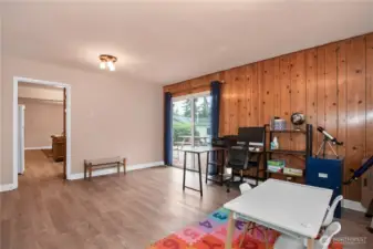 additional flex space/den/potential 4th bedroom