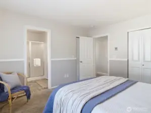 Primary bedrooms with 2 separate closets and an ensuite bathroom