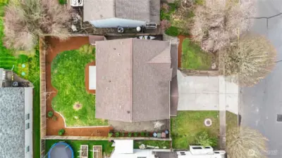 Well Maintained Yard-Newer Roof