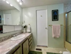 Alternate view which also goes to the guest bedroom.