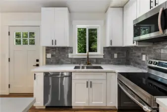 quartz countertops with stainless steel appliances that comes with a food disposal.
