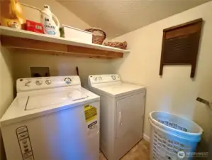 Utility room w/washer and dryer that stays!