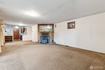 Entrance to living room/kitchen with eating area
