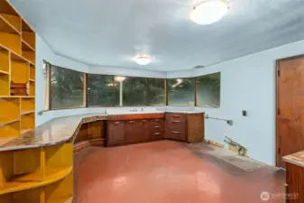 Kitchen to utility room