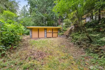 Detached garage/shop