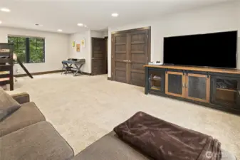 Upstairs bonus room with .75 bath