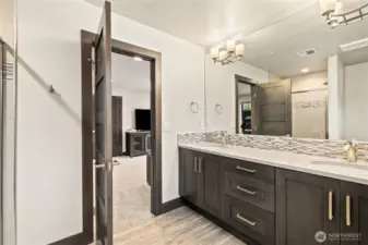 Bath in bedroom with bunks