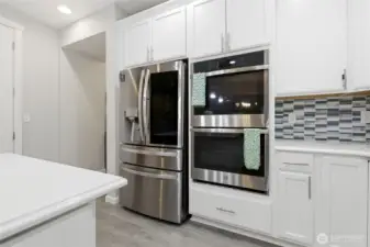 Stainless appliances and double oven