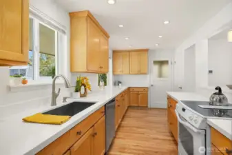 Gorgeous kitchen with quartz countertops