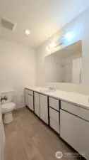 Primary Ensuite Full Bathroom