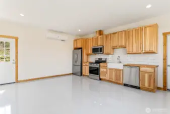 Kitchen / Living Area