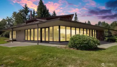 One continuous wall composed of floor-to-ceiling vertical windows offer expansive  panoramic views.