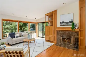 Living room w/ wood burning fireplace & peak-boo-views