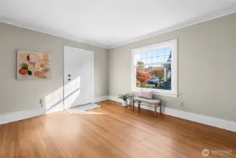 Great open concept living & dining room.