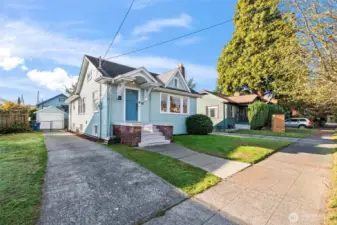 The long driveway is great for an RV, your cars, or guest parking.