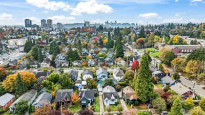Close to Shopping, the Light Rail, UW, Green Lake, and all of the fun activities in Seattle.