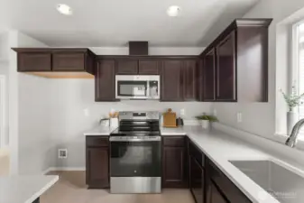 Photographs are for illustrative purposes only. Features, finishes, interior/exterior colors, landscaping and floorplan shown may vary from actual homes built.