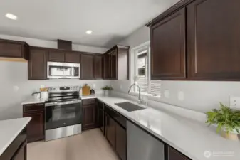 Photographs are for illustrative purposes only. Features, finishes, interior/exterior colors, landscaping and floorplan shown may vary from actual homes built.